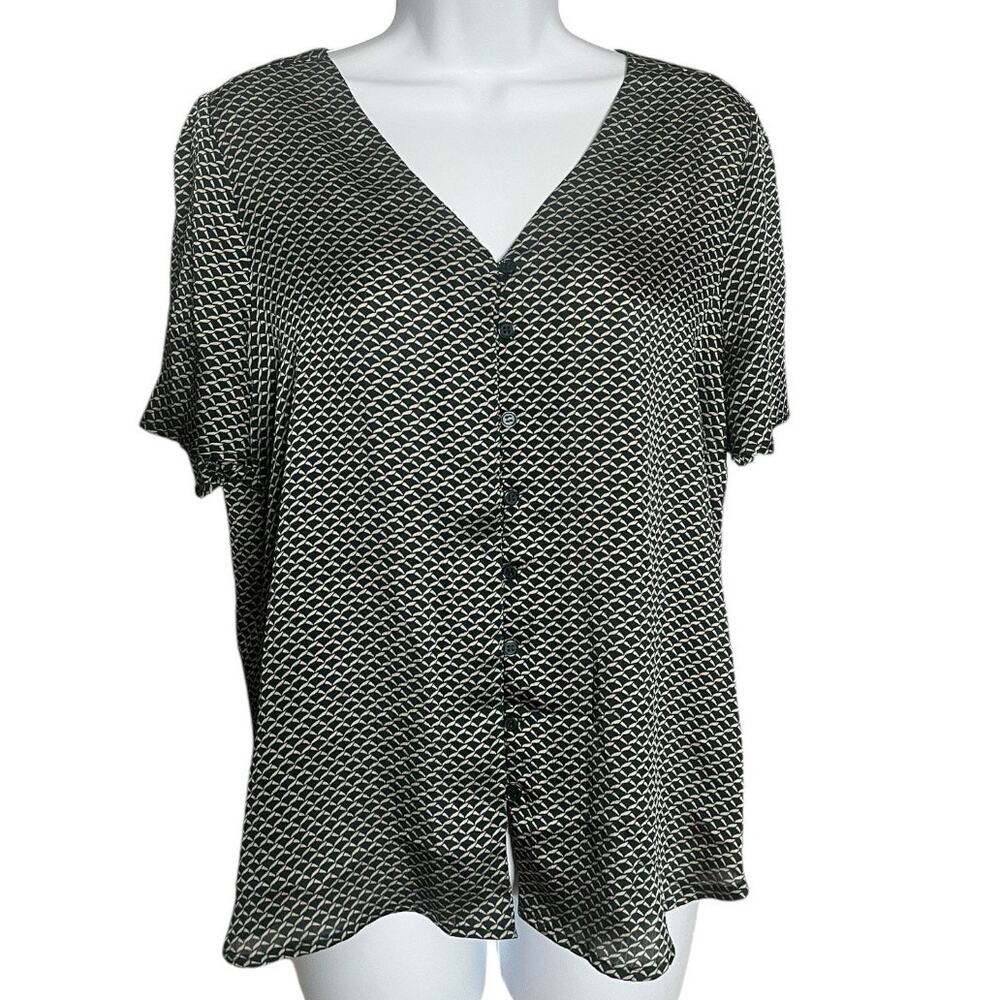Pleione satin v-neck button shirt green geometric short sleeve Medium NWT